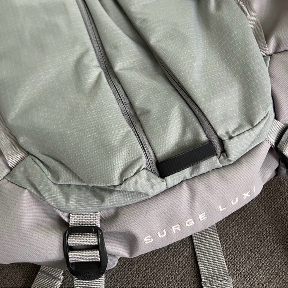 The North Face Surge Luxe Gray/mint Backpack 31L Laptop Travel Bag NWT - Picture 3 of 8